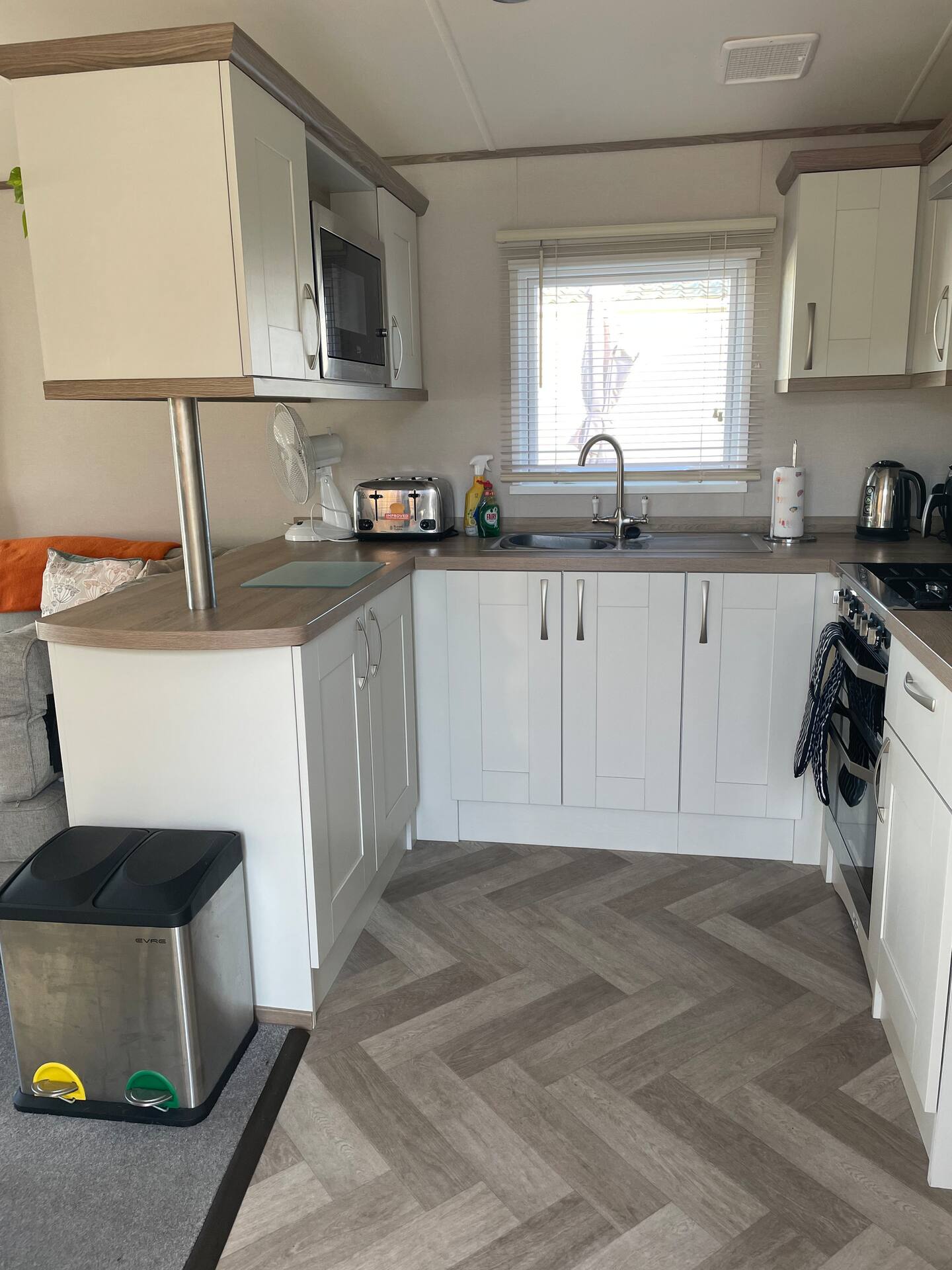 f50a9f7f-599c-4716-b6c0-8969f6ed6ea6